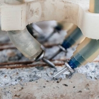 Electric discharge to decontaminate concrete